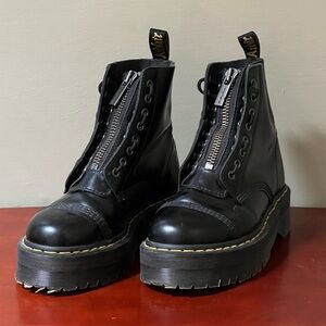 Dr. Martens SINCLAIR SMOOTH LEATHER PLATFORM BOOTS